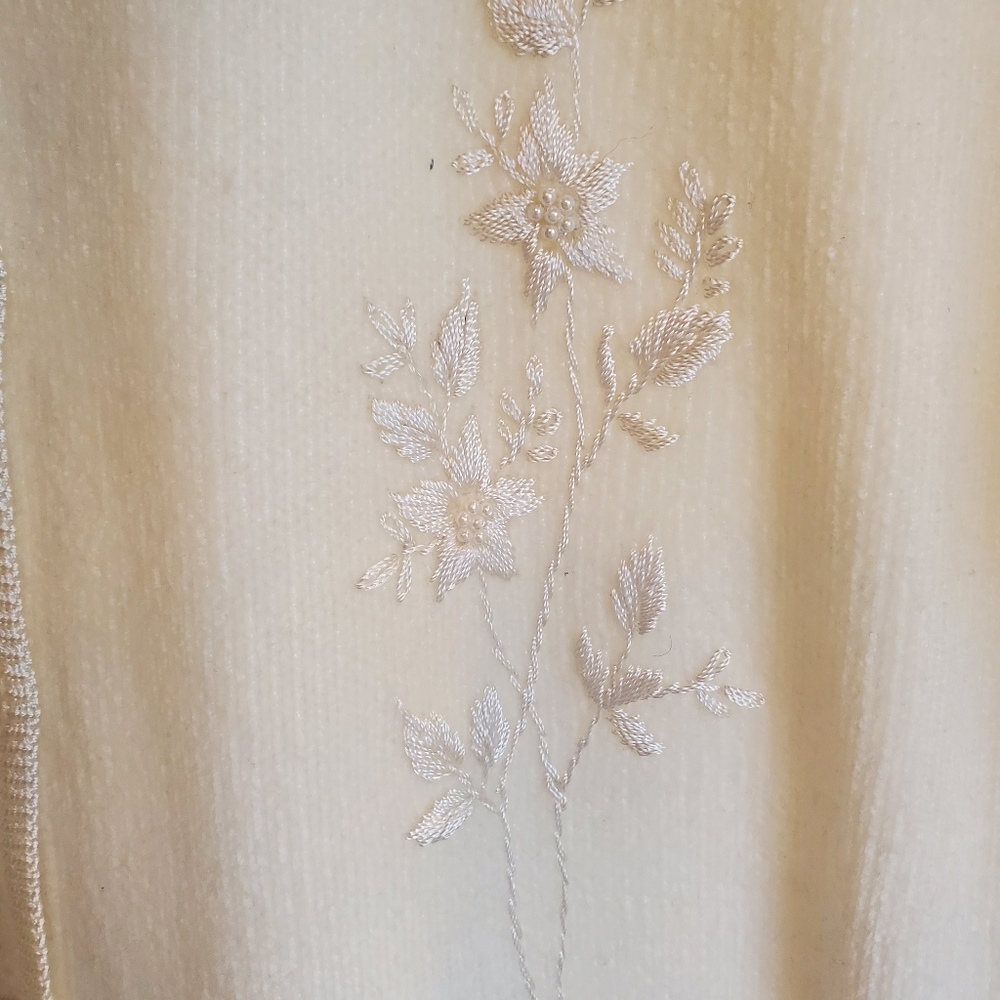 Beautiful Sweater - Picture 4 of 7